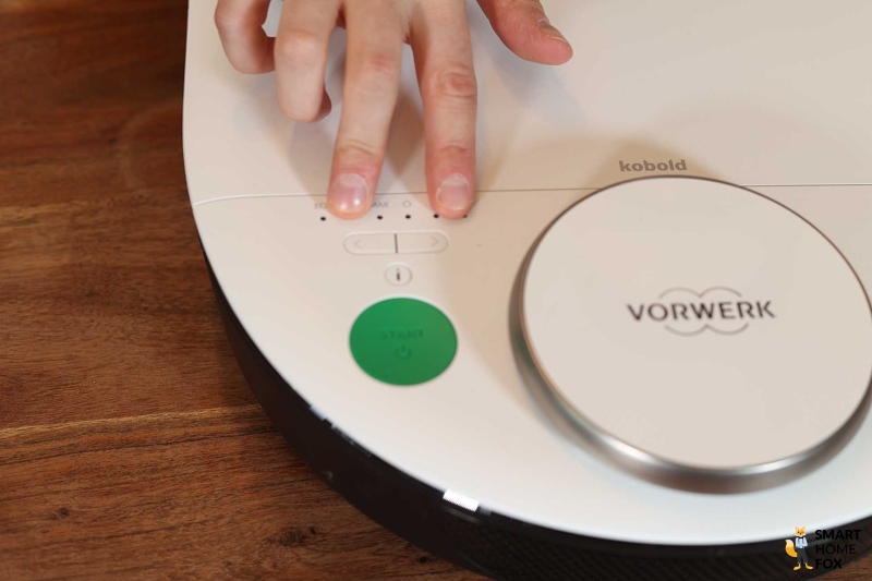 Die Knöpfe sowie Anzeigeelemente des Vorwerk Kobold VR7 sind zu sehen.